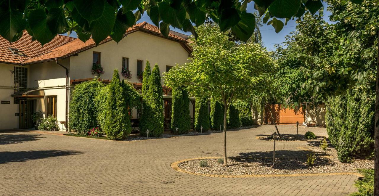 Pensiunea Komodo Pecica Exterior foto